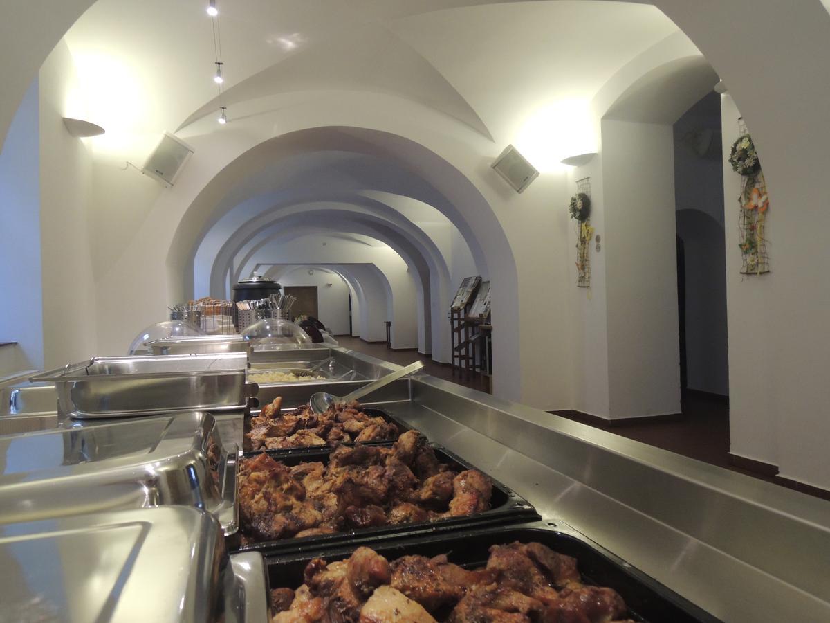 ברומוב Hotel Praha מראה חיצוני תמונה